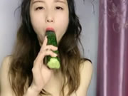 Cinese Live ragazza con cetrioli e dita Masturbazione