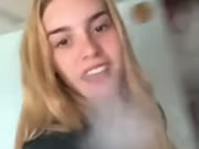 Selfie biondo perfetto per il corpo